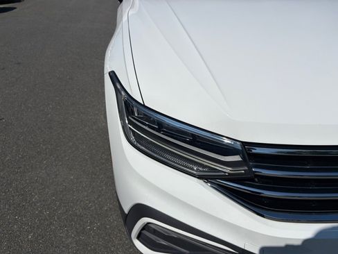 Used 2022 Volkswagen Tiguan SE AWD/4WD image 24