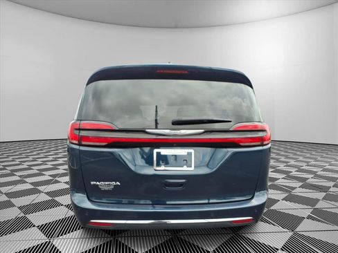 Used 2023 Chrysler Pacifica Touring-L FWD image 26