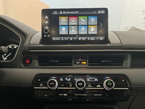 Certified 2024 Honda Pilot Touring image 11