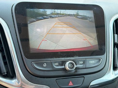 Used 2018 Chevrolet Equinox LT FWD image 14