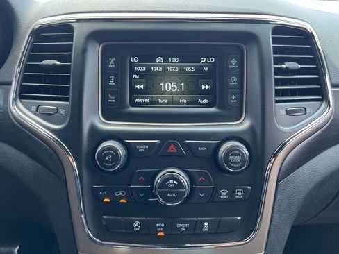 Used 2016 Jeep Grand Cherokee Laredo image 17