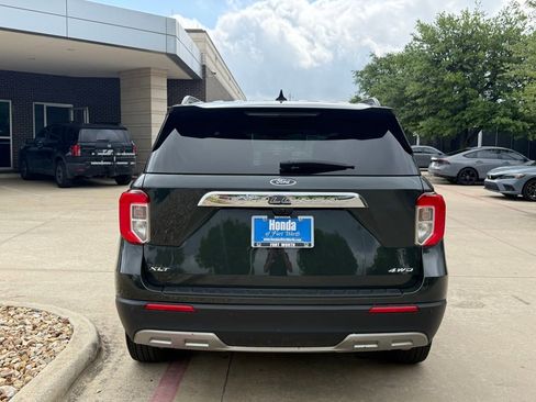 Used 2022 Ford Explorer XLT w/ Equipment Group 202A image 4