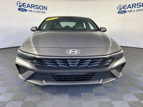 Used 2024 Hyundai Elantra SEL FWD image 2