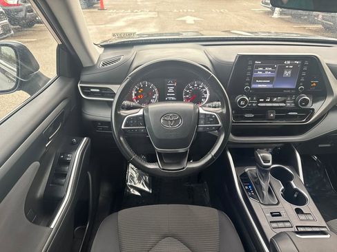 Used 2022 Toyota Highlander LE image 14