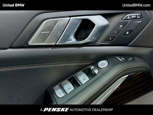 Used 2026 BMW X7 xDrive40i w/ Premium Package AWD/4WD image 3