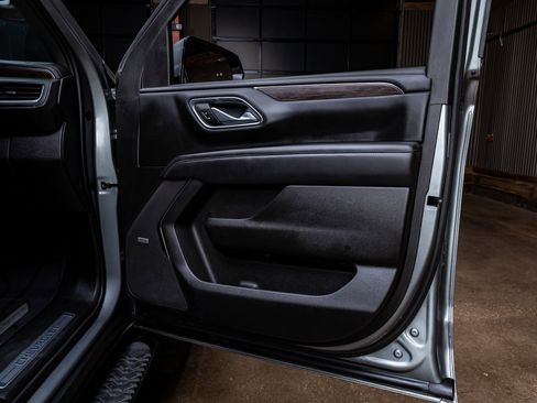 Used 2023 Chevrolet Suburban Z71 w/ Luxury Package image 39