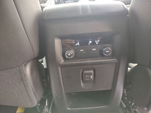 Used 2023 Chevrolet Traverse LT AWD/4WD image 32