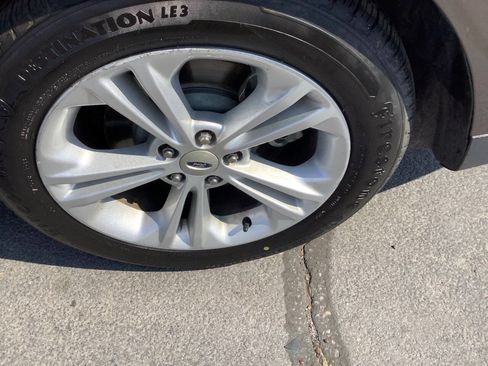 Used 2016 Ford Taurus SE FWD image 23