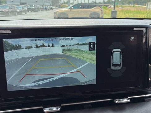 Used 2022 Kia Carnival EX FWD image 8