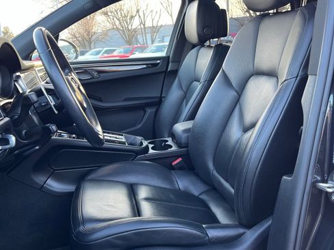 Used 2022 Porsche Macan image 15
