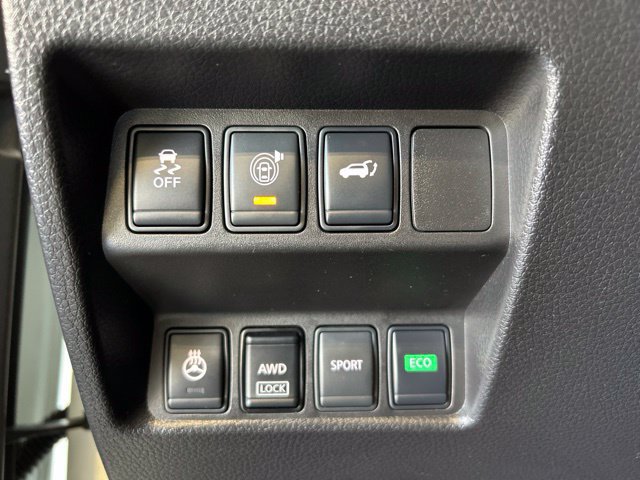 Used 2017 Nissan Rogue SV w/ SV Premium Package AWD/4WD image 17