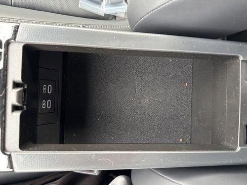 Used 2025 Toyota Prius XLE image 33