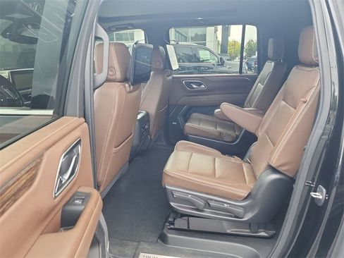 Used 2021 Chevrolet Suburban High Country w/ Premium Package image 26