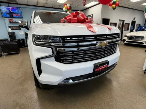 Used 2023 Chevrolet Suburban Premier image 5