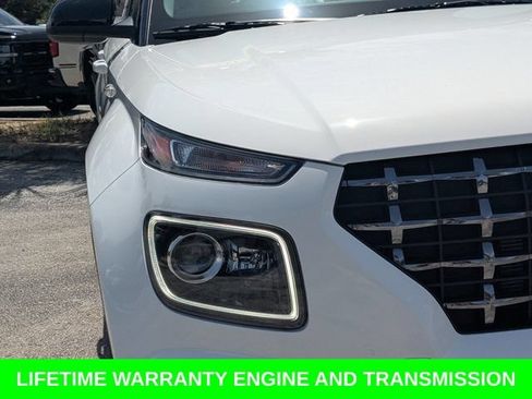 Used 2025 Hyundai Venue Limited FWD image 11