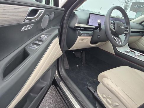 Used 2025 Genesis GV80 2.5T Prestige image 9