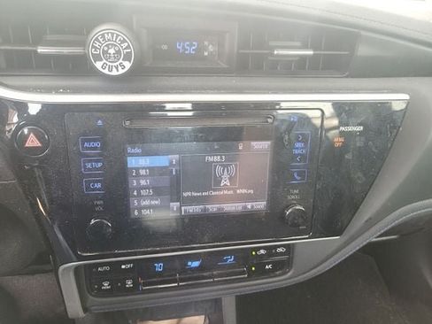Used 2017 Toyota Corolla SE w/ Carpet Mat Package (TMS) FWD image 12