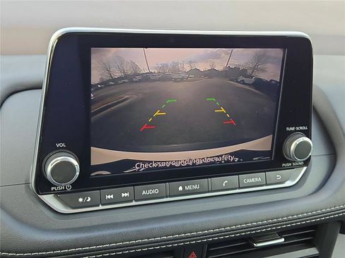 Used 2023 Nissan Rogue S FWD image 25