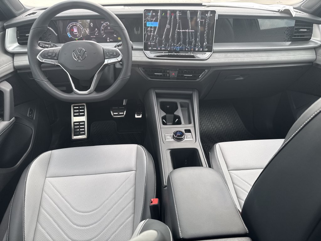 New 2026 Volkswagen Tiguan SE R-Line FWD image 26