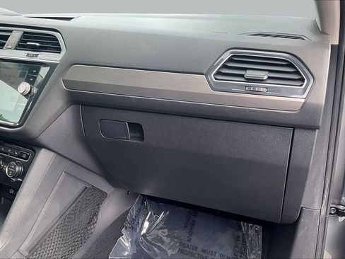 Used 2018 Volkswagen Tiguan SEL FWD image 19