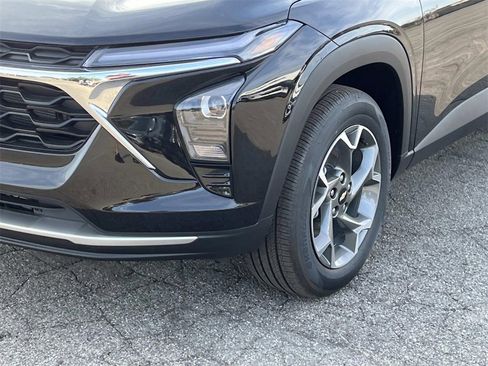New 2025 Chevrolet Trax LT w/ LT Convenience Package image 8