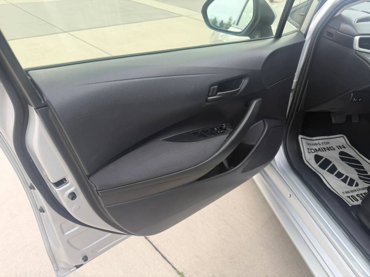Used 2022 Toyota Corolla LE FWD image 15