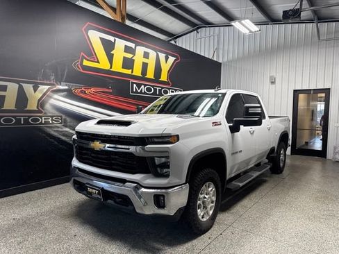 Used 2025 Chevrolet Silverado 2500 LT AWD/4WD image 1