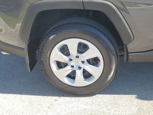 Certified 2025 Toyota RAV4 LE AWD/4WD image 5