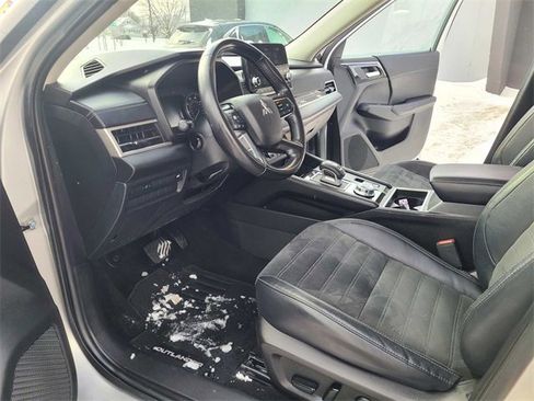 Used 2022 Mitsubishi Outlander SE image 15