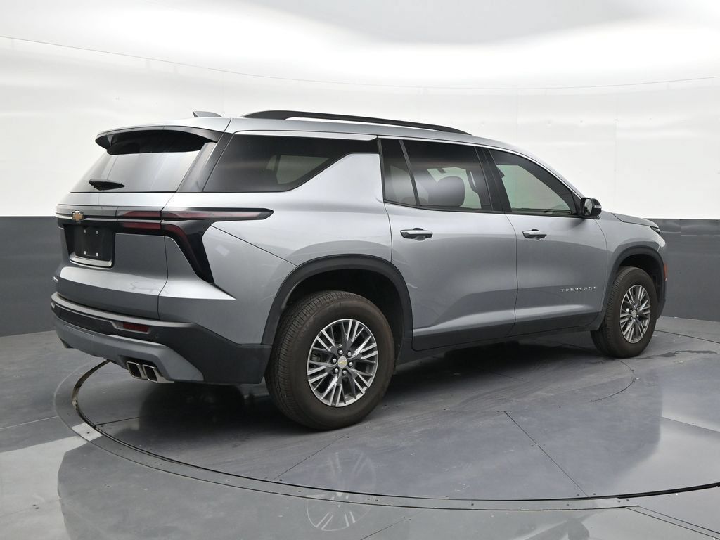 Used 2026 Chevrolet Traverse LT FWD image 5