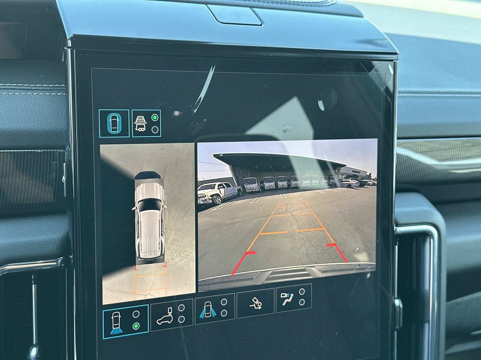 New 2026 GMC Yukon Elevation w/ Elevation Premium Package AWD/4WD image 13