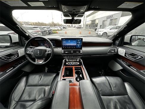 Certified 2022 Lincoln Navigator Reserve image 3