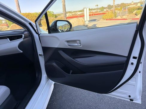 Used 2021 Toyota Corolla LE FWD image 17