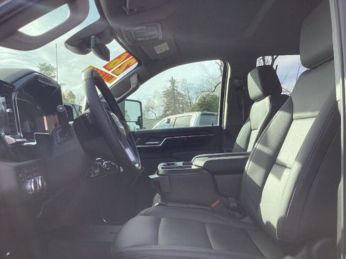 New 2026 GMC Sierra 2500 SLT image 9