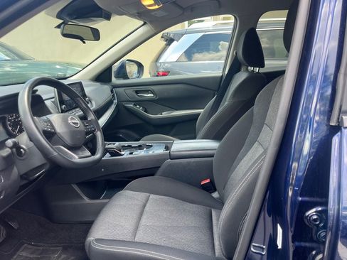 Used 2025 Nissan Rogue SV FWD image 2