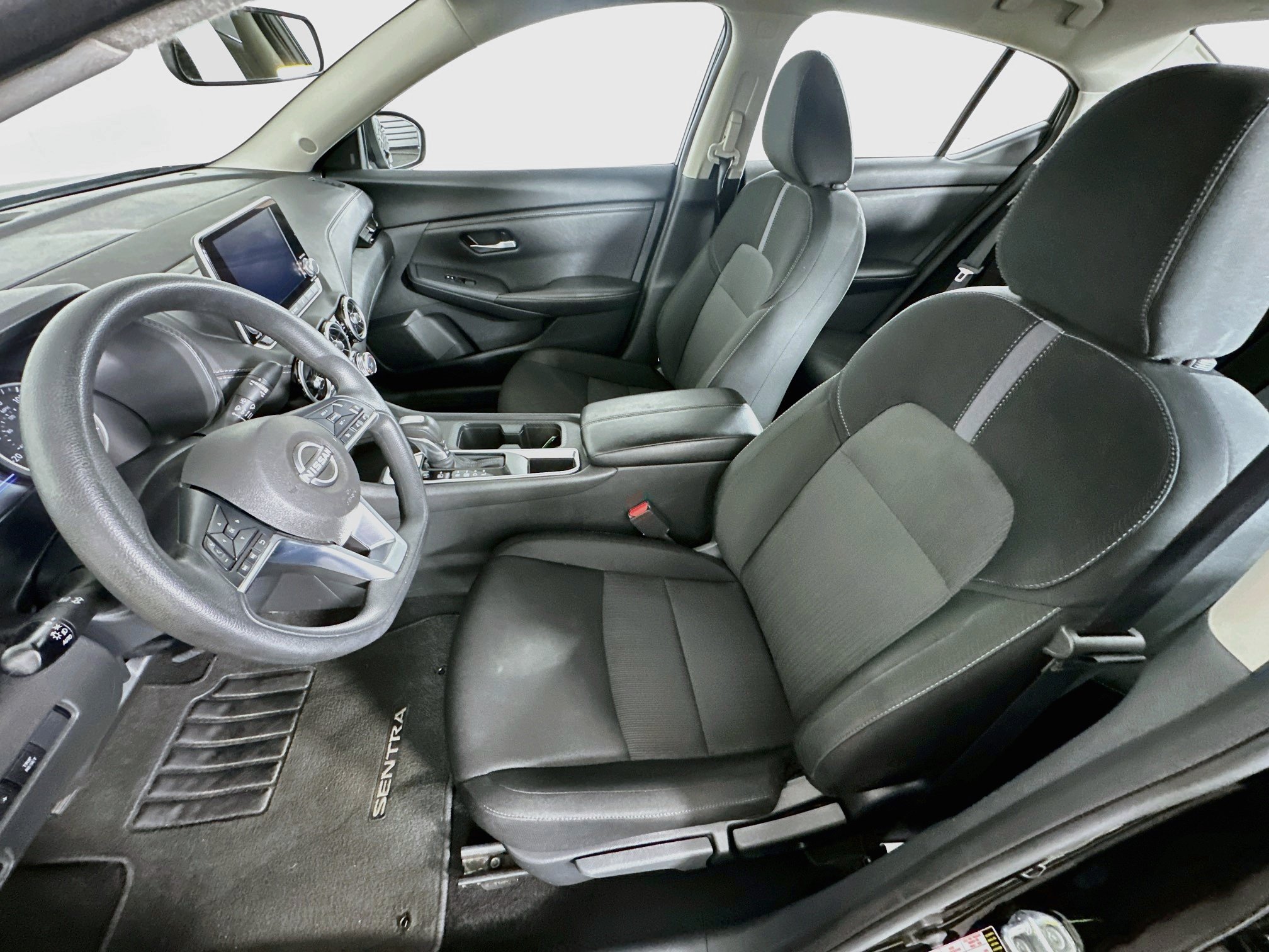 Used 2025 Nissan Sentra SV FWD image 13