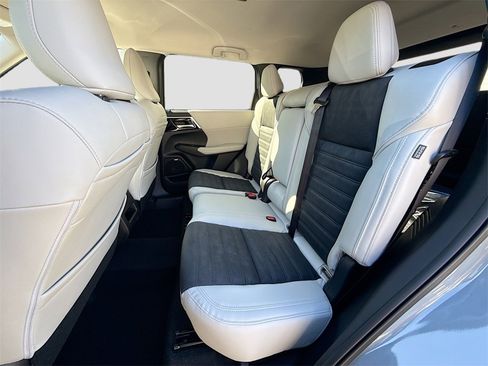 New 2026 Mitsubishi Outlander SE image 24