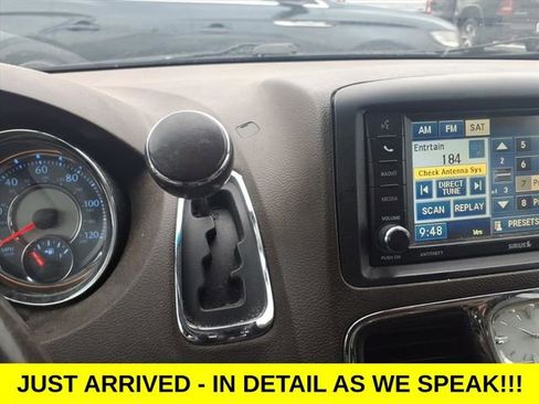 Used 2014 Chrysler Town & Country Touring-L w/ Driver Convenience Group image 23