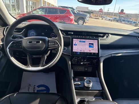 Used 2023 Jeep Grand Cherokee Limited image 12