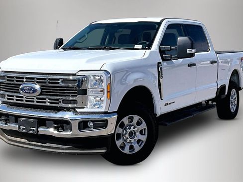 Used 2024 Ford F250 XLT w/ FX4 Off-Road Package AWD/4WD image 3