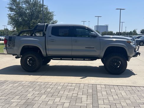 Used 2019 Toyota Tacoma SR5 AWD/4WD image 10