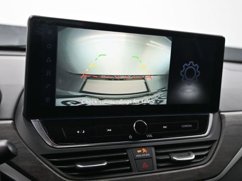 Used 2023 Nissan Altima 2.5 SV w/ SV Premium Package FWD image 26