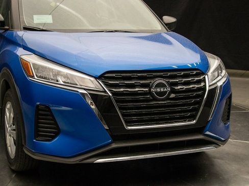 New 2025 Nissan Kicks Play S image 3