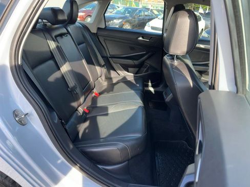 Used 2019 Volkswagen Jetta SE w/ Cold Weather Package FWD image 13