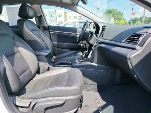 Used 2017 Hyundai Elantra Limited w/ Limited Tech Package 04 FWD image 19
