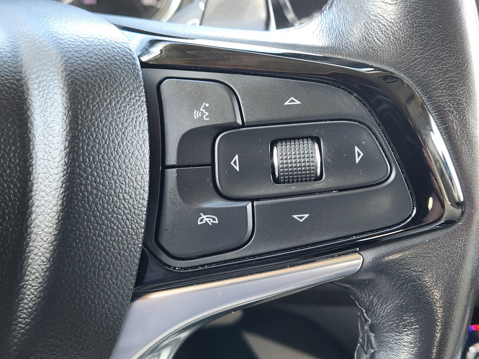 Used 2023 Buick Enclave Essence w/ Experience Buick Package FWD image 25