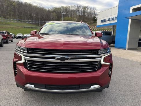 Used 2022 Chevrolet Suburban LT w/ Luxury Package image 11