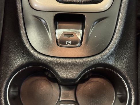 Used 2016 Jeep Cherokee Altitude w/ Cold Weather Group image 34