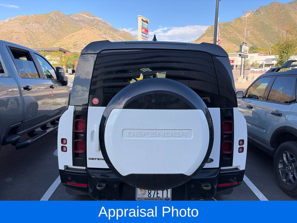 Used 2023 Land Rover Defender 130 X-Dynamic SE AWD/4WD image 5