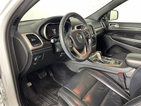 Used 2017 Jeep Grand Cherokee Limited image 3